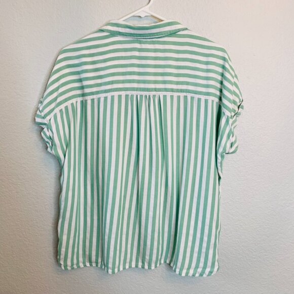 BeachLunchLounge Green White Casual Flowy Boxy Button Down Beach Shirt | Large - Picture 4 of 6